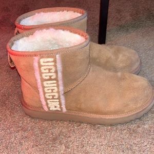 Brown UGG boots with a beige fleece inside & outside on brand lining